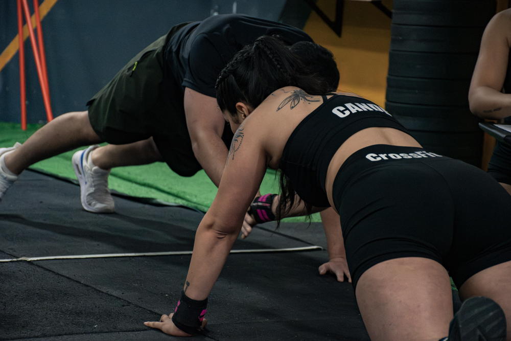 Entrenamiento para alcanzar tus metas fitness en The King Gym.